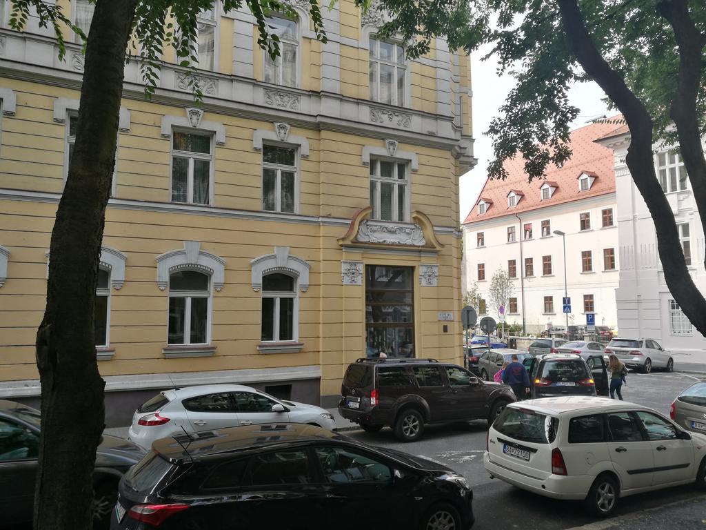Coronation Apartment Bratislava Exterior photo